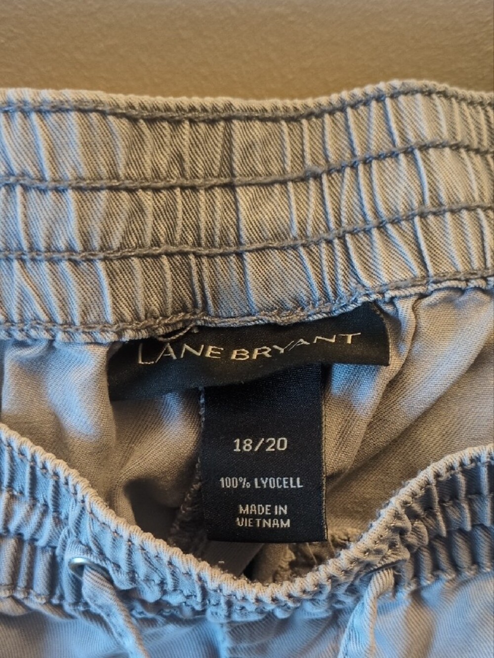 Lane Bryant 18/20 Capri Pants in Taupe - Picture 3 of 6
